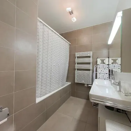 Charming 2-bedroom In The Heart Of Rsf2 Appartamento