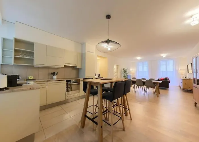 Apartment Charming 2-bedroom In The Heart Of Rsf2