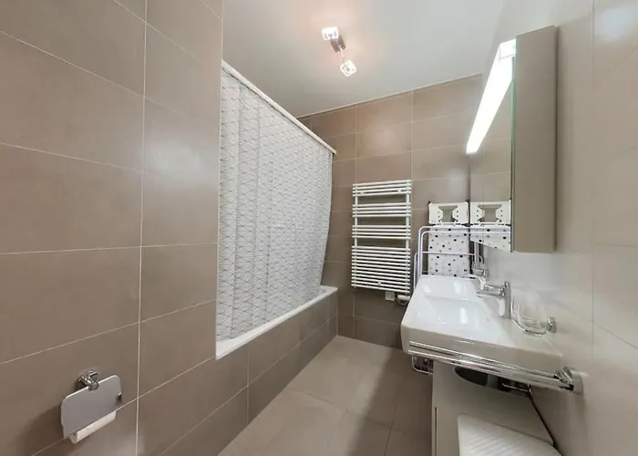 Charming 2-bedroom In The Heart Of Rsf2 Lägenhet